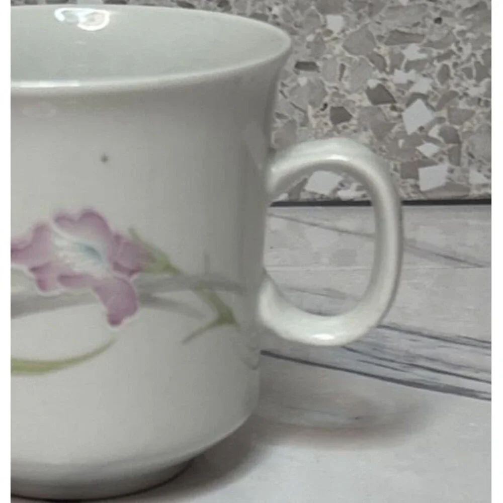CHINA PEARL EDINBURGH CUP /1985 CCA 14698/BLUE & PINK FLOWER DESIGN/14698